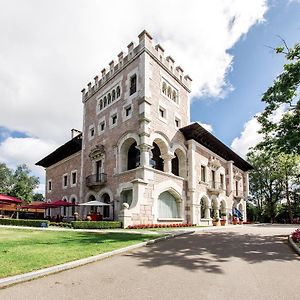 Castillo Del Bosque La Zoreda